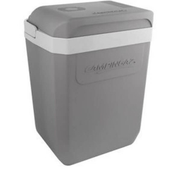Tuva Campingaz Powerbox Plus 28 L elektriskā dzesētāja fotogrāfija uz balta fona, ar 30 % uzlabotu siltumizolāciju, ļoti klusu ventilatoru (līdz 39 dB) un aizslēdzamu vāku. Tilpums: 28 L, ietilpst 8 x 1,5 L pudeles. Aprīkots ar antibakteriālu ventilācijas